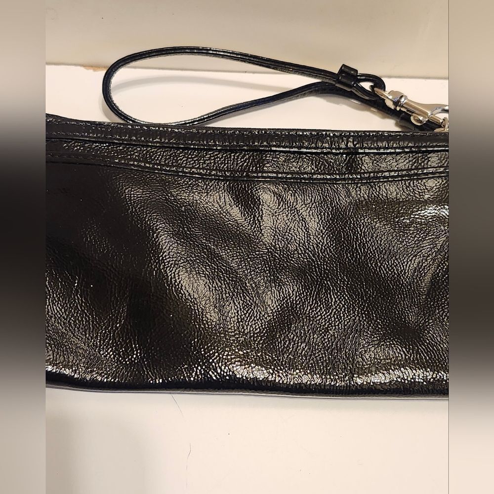 Coach "Poppy" Print Black Crinkly Patent Leather Zip Wallet/Wristlet Ret.$155 - Picture 5 of 9